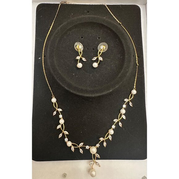 MEEDOZ pearl gold tone Jewelry Set Pendant Necklace and Dangle Earring - Picture 2 of 9